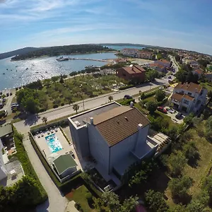 apartment-lux-more.pula-hotels.org/